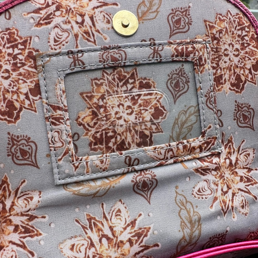 Stylish Hobo Pink Leather Crossbody Bag - Picture 9 of 10